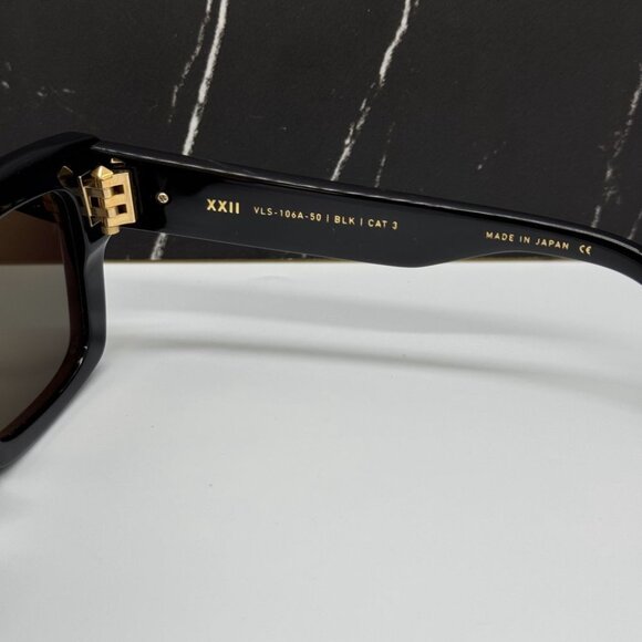 NEW XXII VLS-106A VALENTINO SUNGLASSES BLACK UNISEX EYEWEAR VALENTINO - Picture 11 of 12